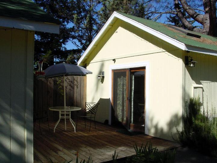 Backyard Garden Oasis Bed & Breakfast Middletown Ngoại thất bức ảnh
